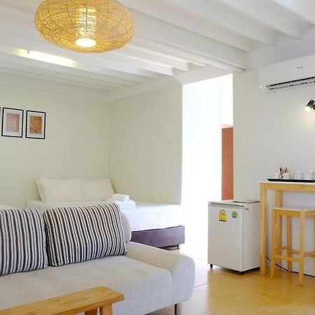 Udee Cozy Hotel Chiang Mai Exterior foto