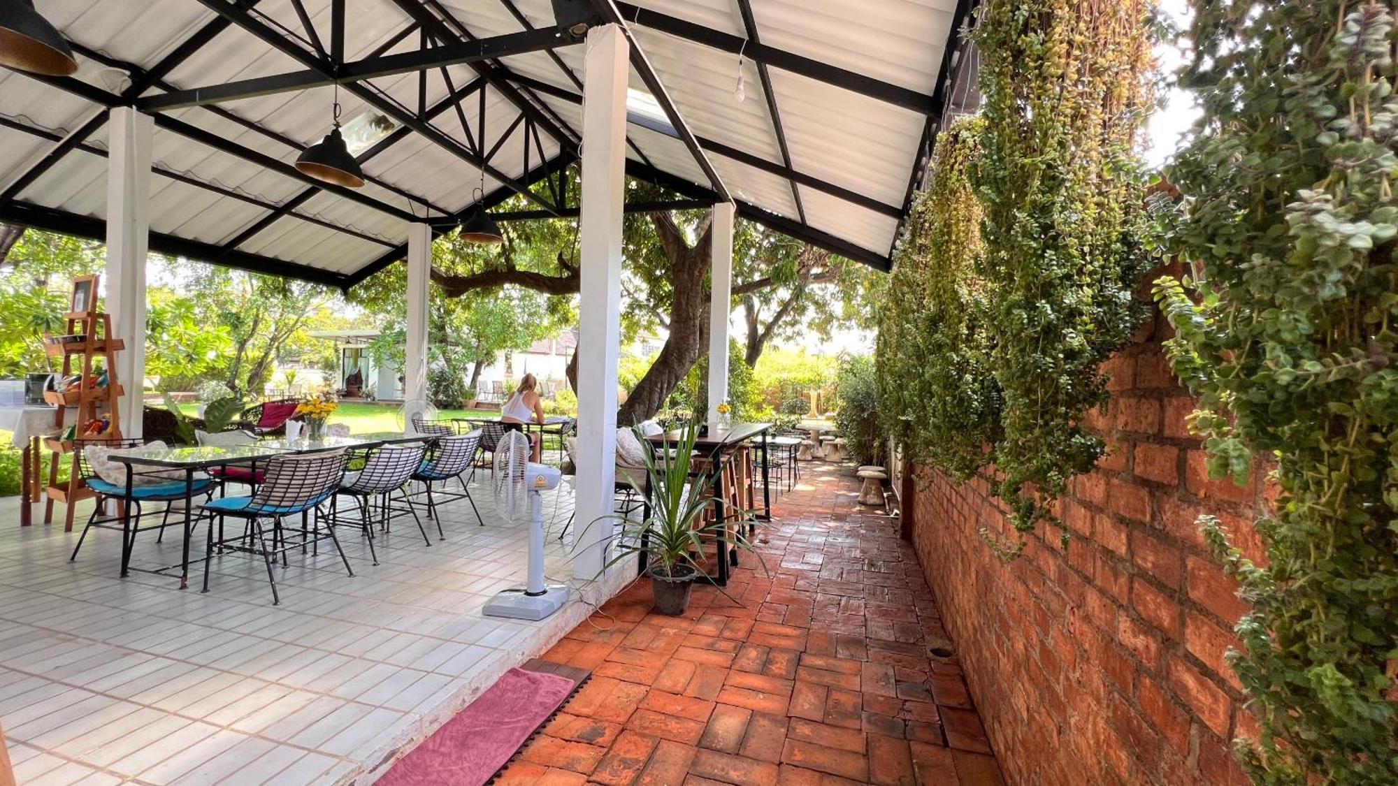 Udee Cozy Hotel Chiang Mai Exterior foto